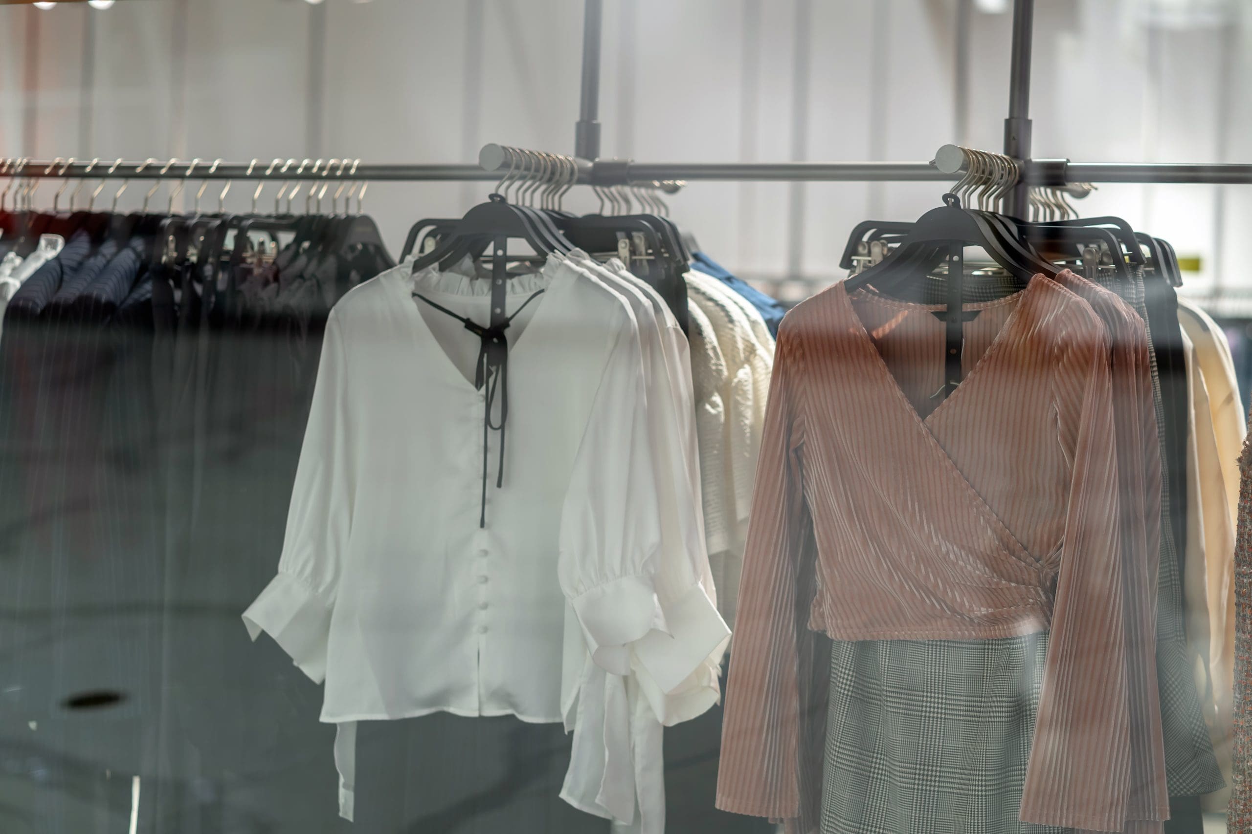 Exploring Different Types of Retail Displays: Grid Displays, Heavy Duty Clothes Rail and Mannequins
